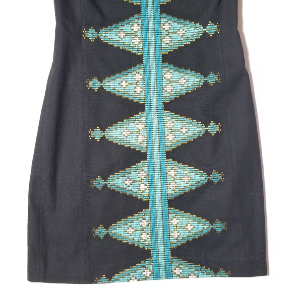 Tabitha Split Diamonds Embroidered Mod Shift Dress - Picture 5 of 8